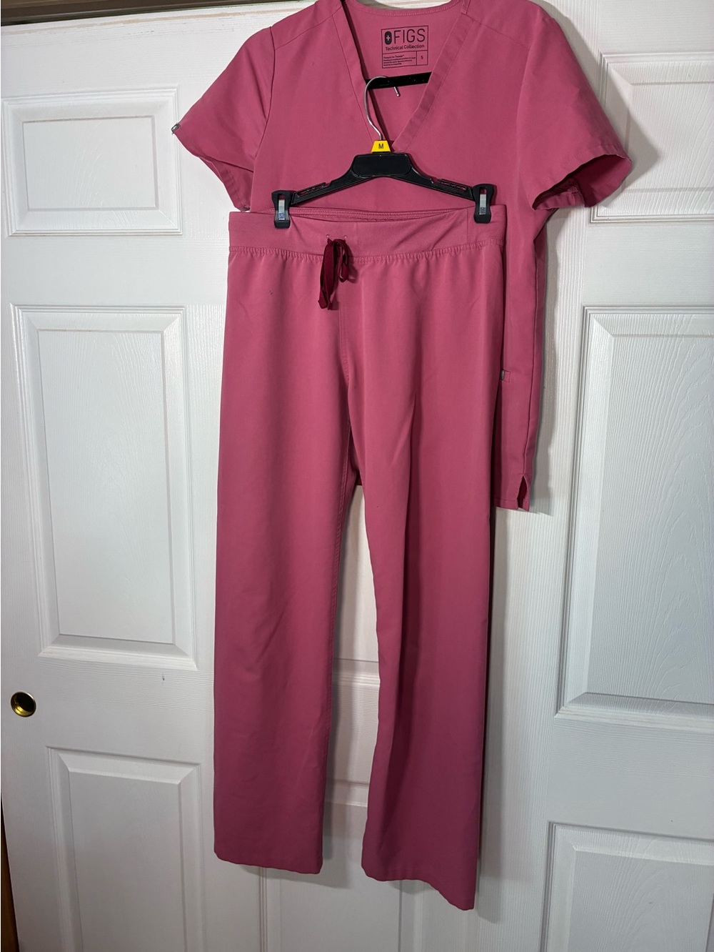 Figs quartz pink/Breast cancer pink scrub set size small
